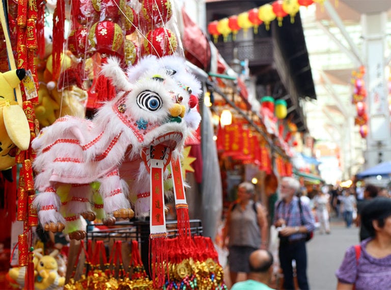 Singapore street photography: exploring colourful Chinatown