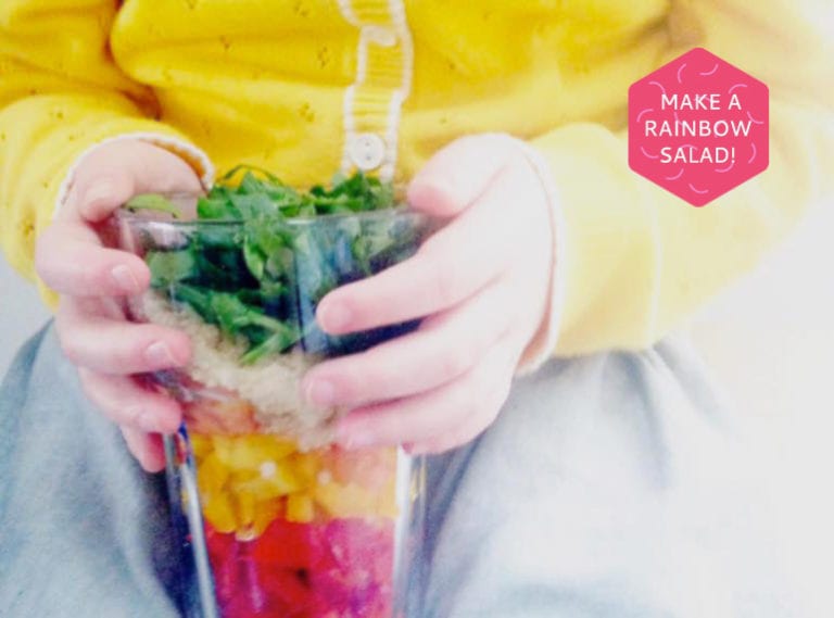 Healthy recipes for kids: make a rainbow salad in a jar for school lunch!
