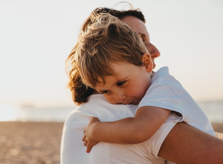 how to help kids cope when a parent is travelling