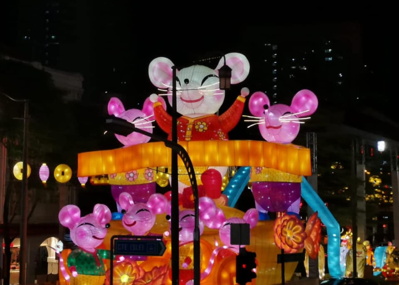Street Light-Up in Chinatown | things to do with kids chinese new year