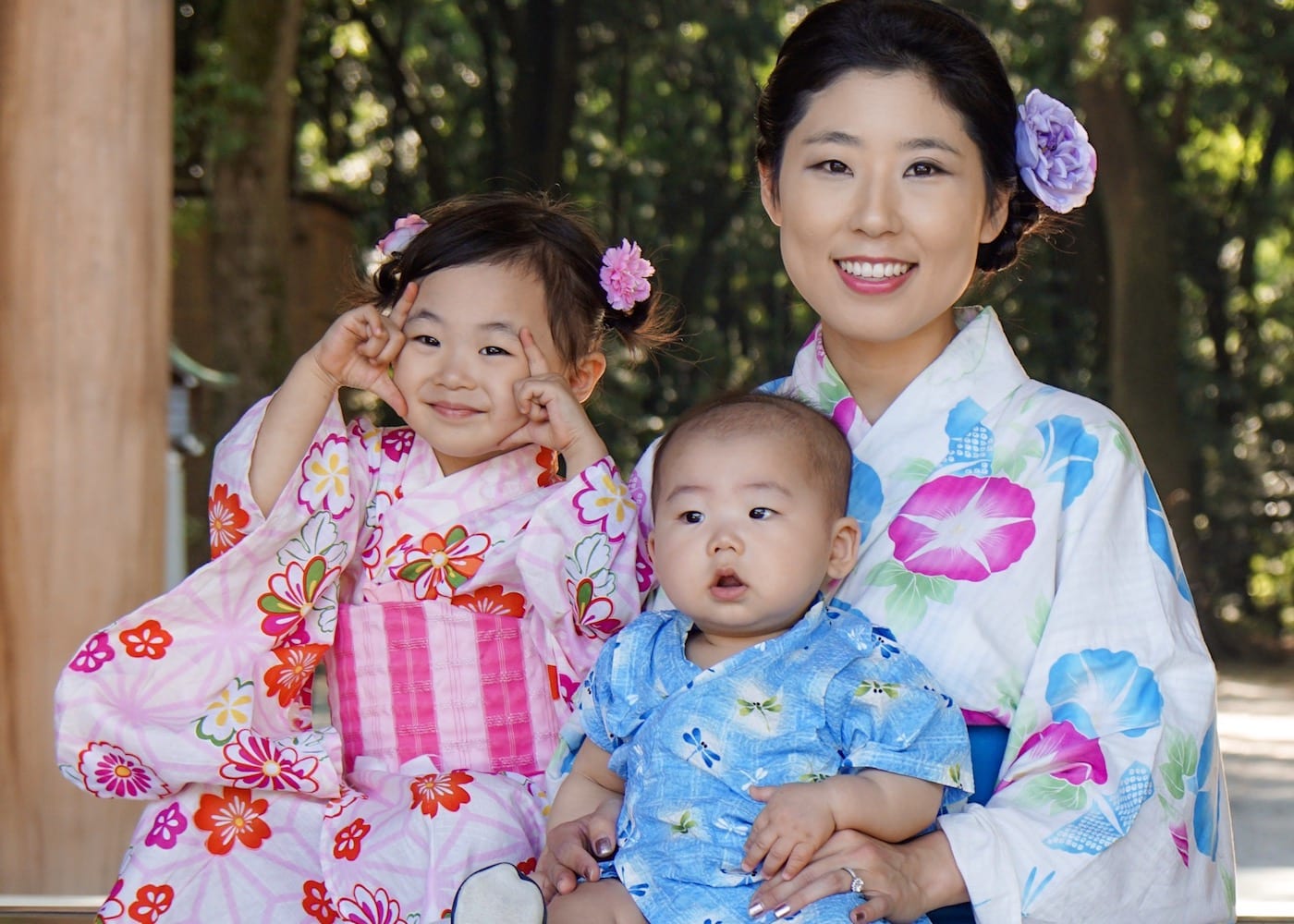 Cool mum Ahnah Han makes twinning and travelling with two tots look easy (and super cute)