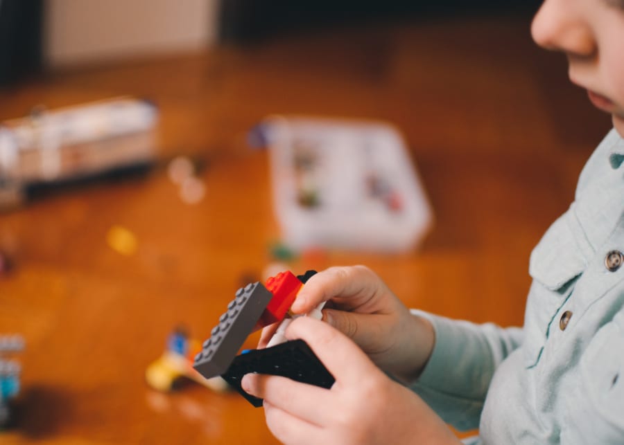 teach kids science via lego bricks